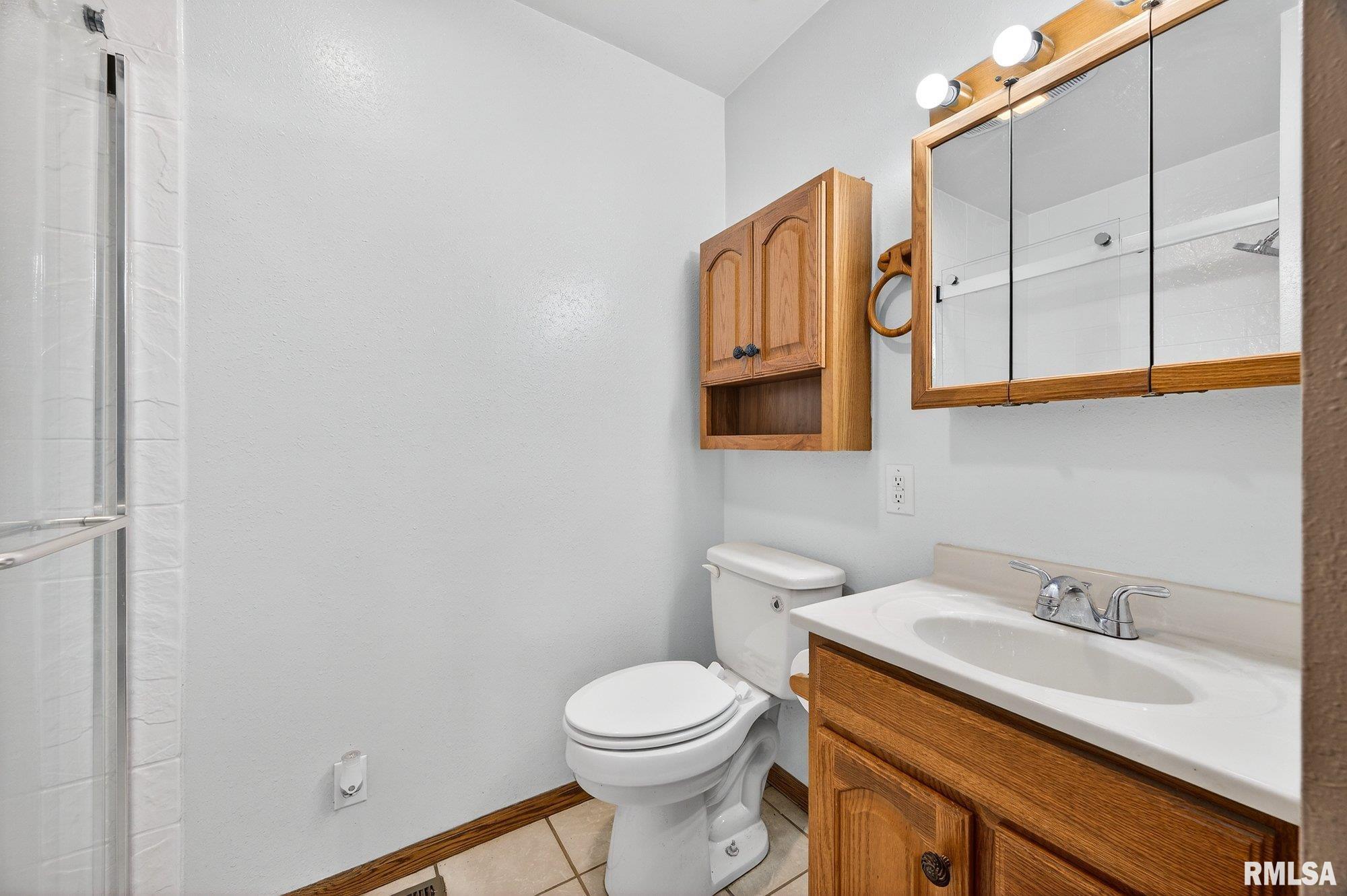 337 West Chestnut Street Oneida, IL 61467 - Photo 21 of 45