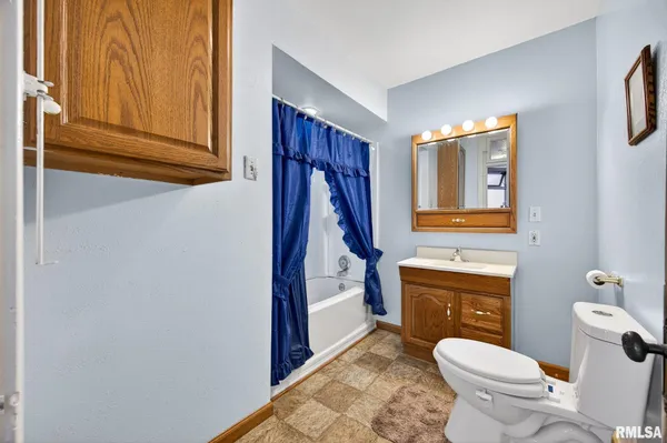 $250,000 | 337 West Chestnut Street, Oneida, IL 61467