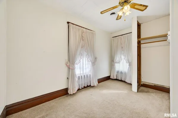 $250,000 | 337 West Chestnut Street, Oneida, IL 61467