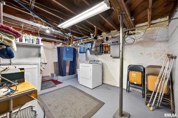 $250,000 | 337 West Chestnut Street, Oneida, IL 61467