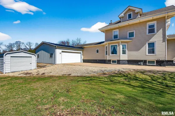 $250,000 | 337 West Chestnut Street, Oneida, IL 61467