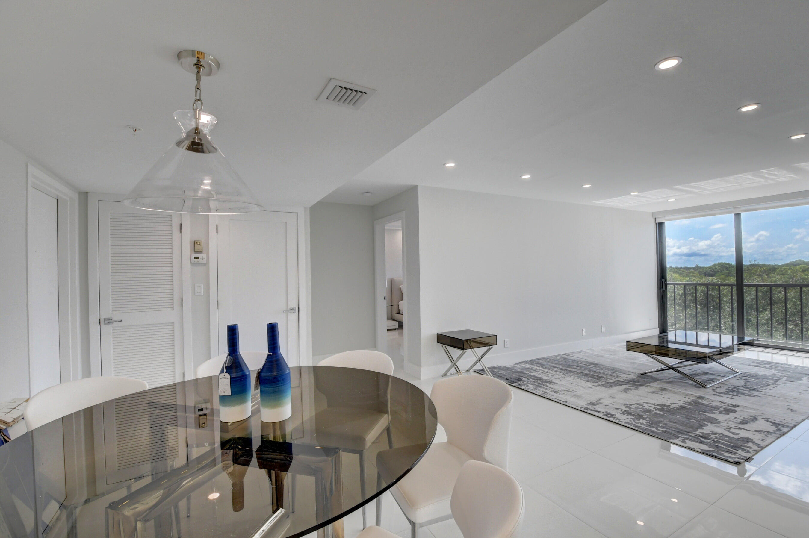 7847 Lakeside Boulevard, Unit 1063 Boca Raton, FL 33434 - Photo 12 of 40 large round table