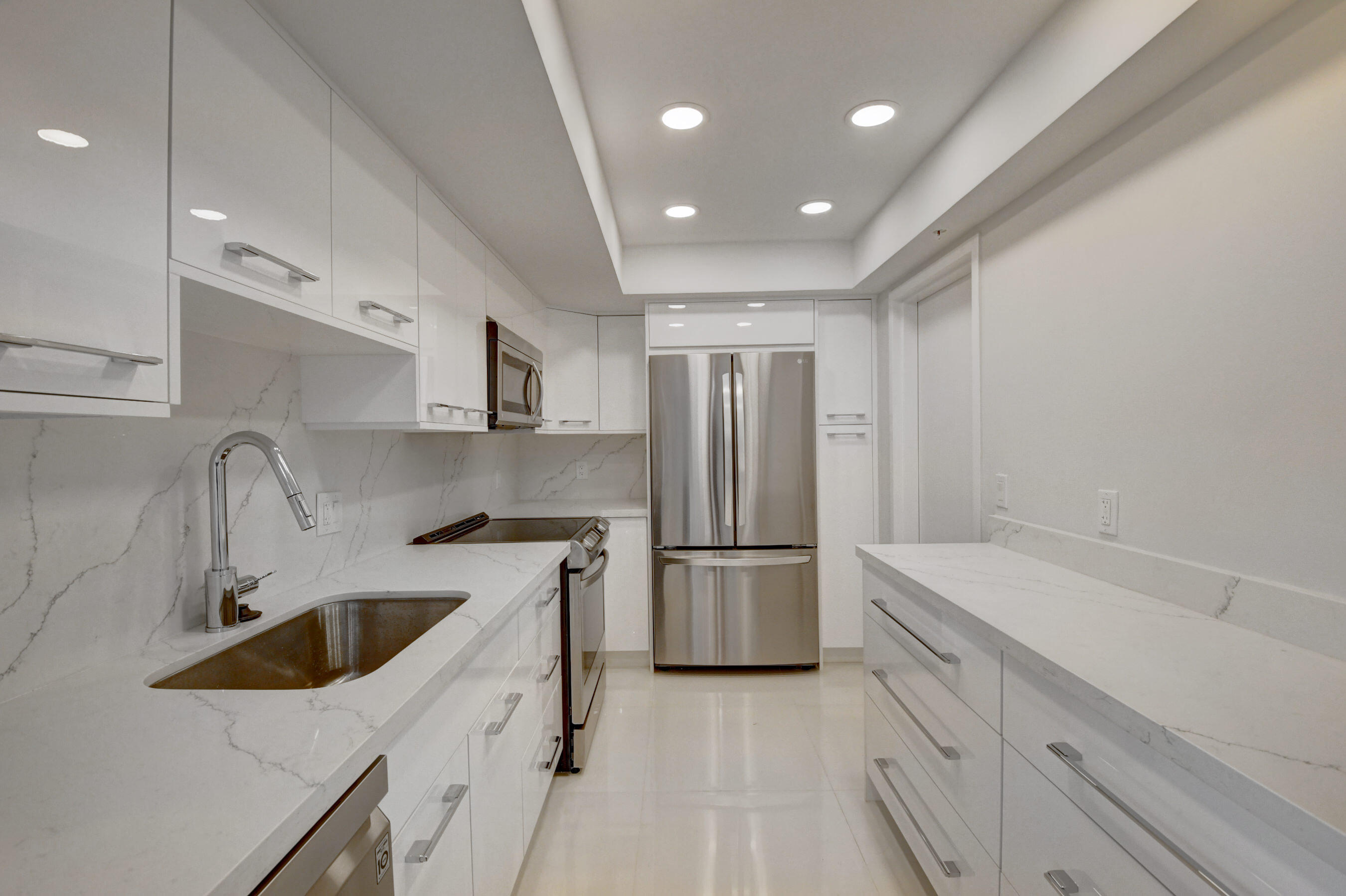 7847 Lakeside Boulevard, Unit 1063 Boca Raton, FL 33434 - Photo 9 of 40 A dream kitchen