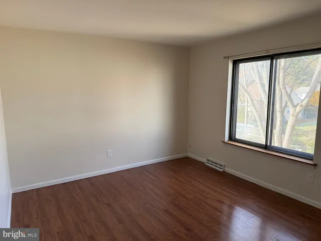 $2,400 | 2514 St James Church Road, Wilmington, DE 19808