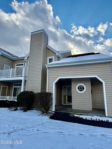 $250,000 | 1013 Hampton Pl Boulevard, North Greenbush, NY 12180