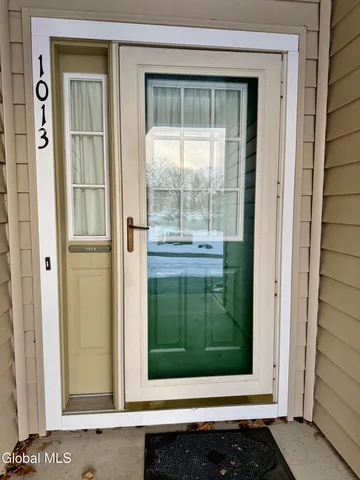 $250,000 | 1013 Hampton Pl Boulevard, North Greenbush, NY 12180