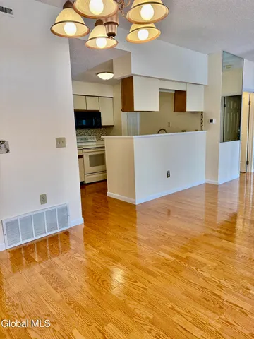 $250,000 | 1013 Hampton Pl Boulevard, North Greenbush, NY 12180