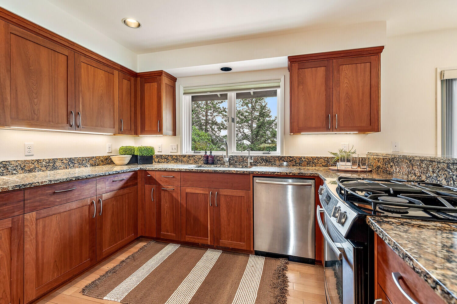 808 Palmer Road Ashland, OR 97520 - Photo 11 of 44 25_PR_25_mls