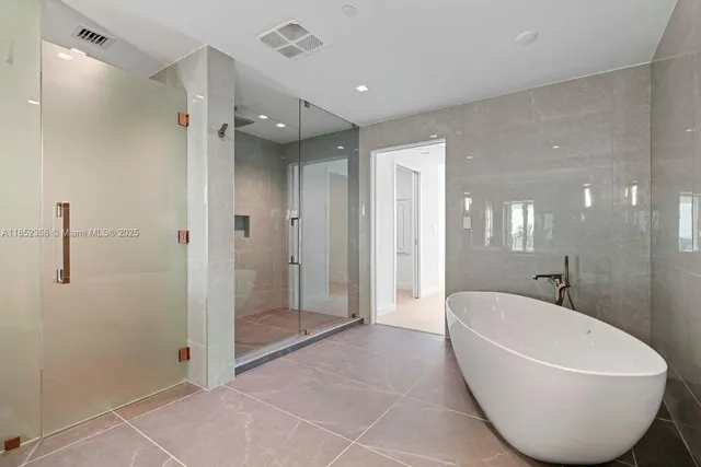 $2,200,000 | 1116 North Ocean Boulevard, Unit 304, Pompano Beach, FL 33062