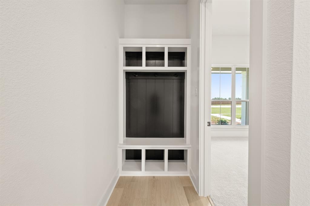 6451 Cedar Elm Road Midlothian, TX 76065 - Photo 28 of 39 6451 Cedar Elm- Mudroom-9031