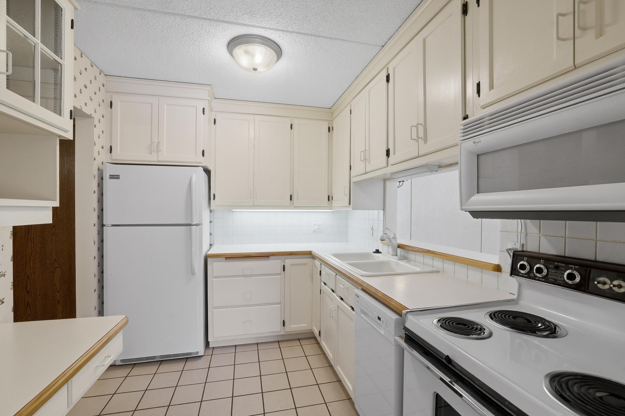 10531 Cedar Lk Road South, Unit 312 Hopkins, MN 55305 - Photo 11 of 35