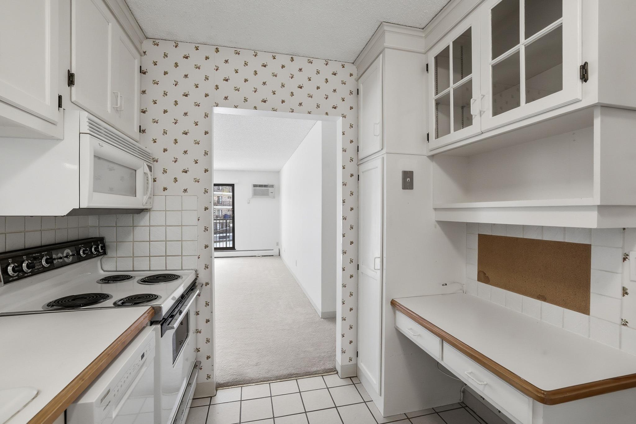 10531 Cedar Lk Road South, Unit 312 Hopkins, MN 55305 - Photo 14 of 35