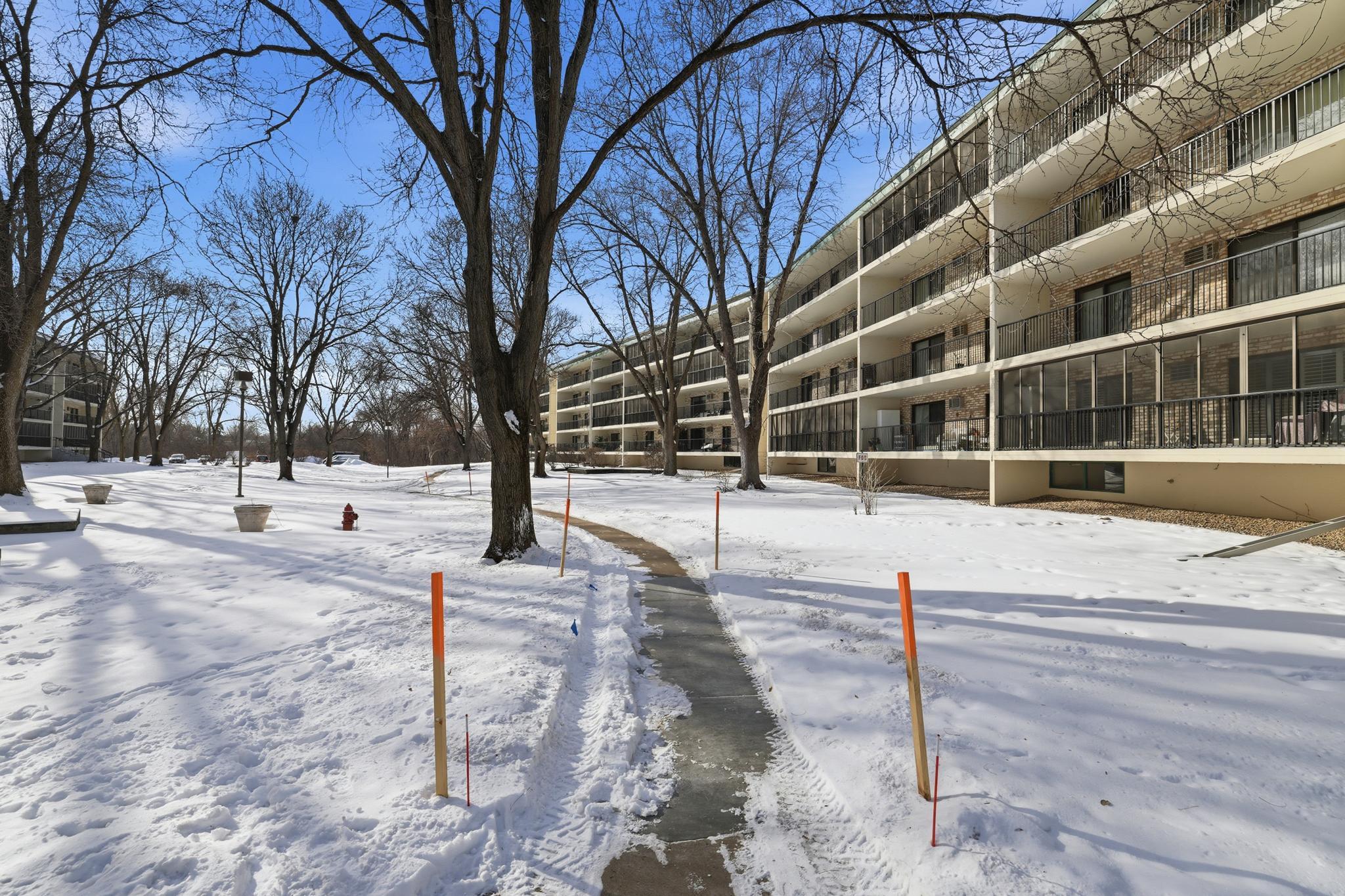 10531 Cedar Lk Road South, Unit 312 Hopkins, MN 55305 - Photo 9 of 35