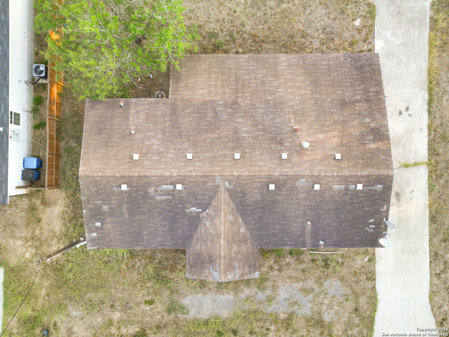 808 Uvalde Street Pleasanton, TX 78064 - Photo 22 of 25 a view of a glass door