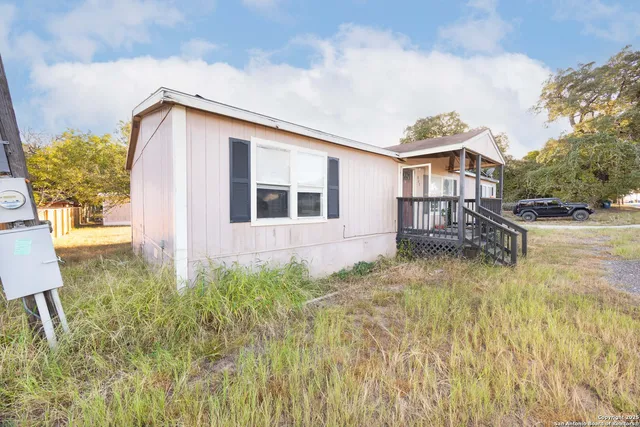 $130,000 | 808 Uvalde Street, Pleasanton, TX 78064