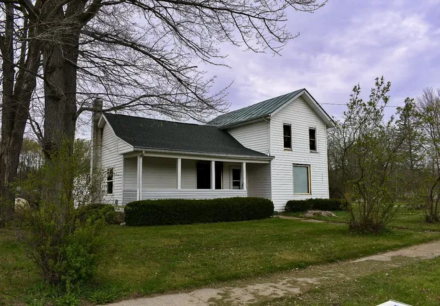 $138,500 | 325 East Leroy Street, Burlington, MI 49029