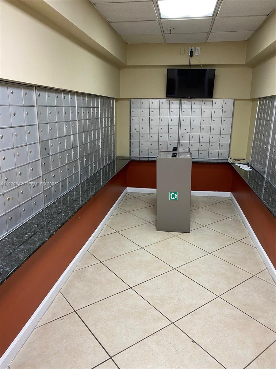 555 Northeast 15th Street, Unit 14K Miami, FL 33132 - Photo 27 of 47 a living room with a couch