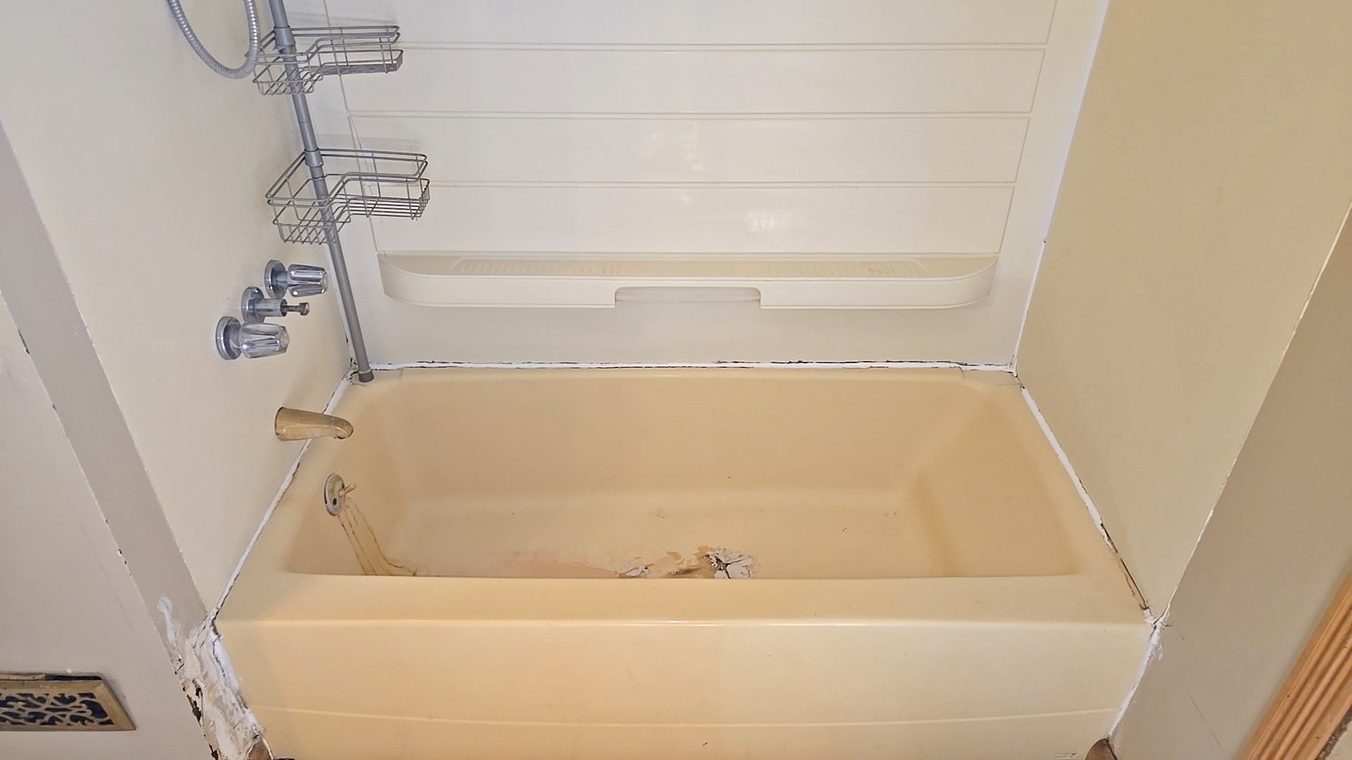 3417 Butler Avenue Steger, IL 60475 - Photo 12 of 22 a bathroom with a bathtub