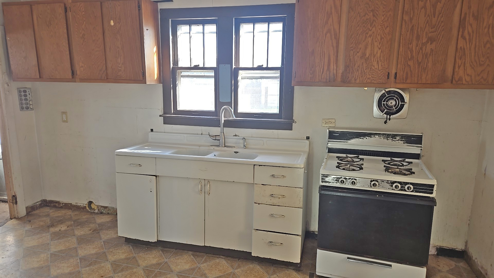 3417 Butler Avenue Steger, IL 60475 - Photo 13 of 22 a kitchen with cabinets appliances and a window