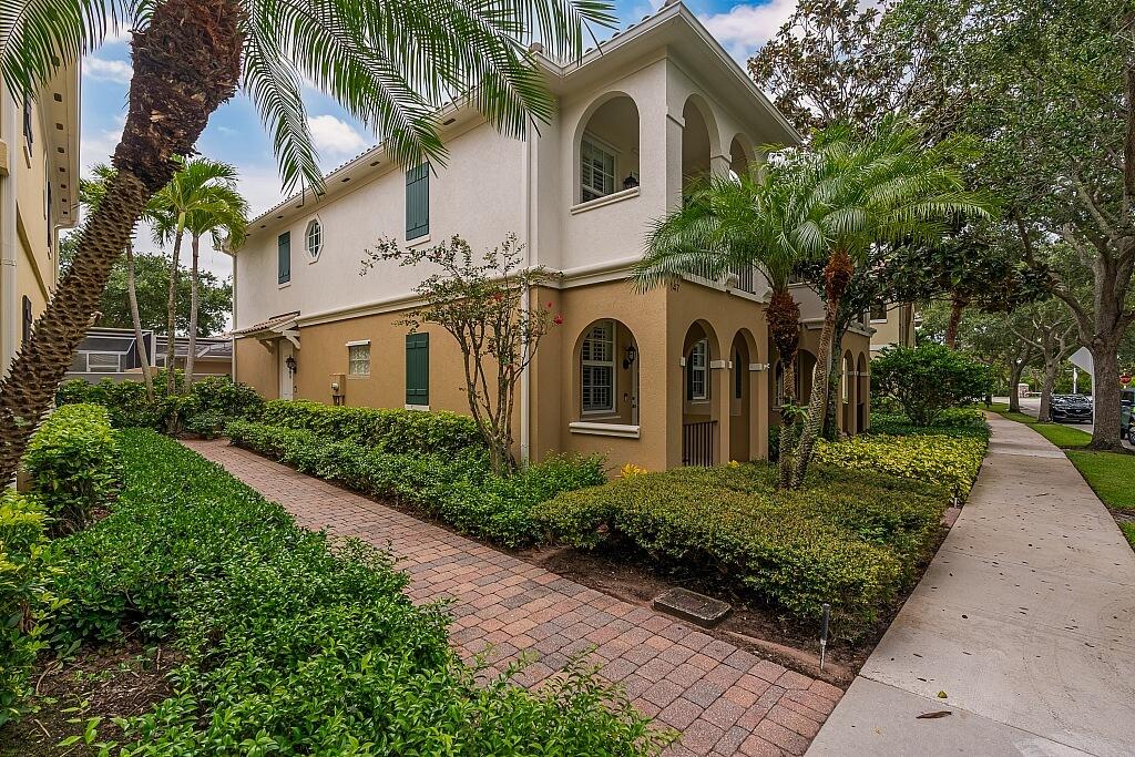147 Rivinia Drive Jupiter, FL 33458 - Photo 11 of 49 147-Rivinia-Dr-010-1024