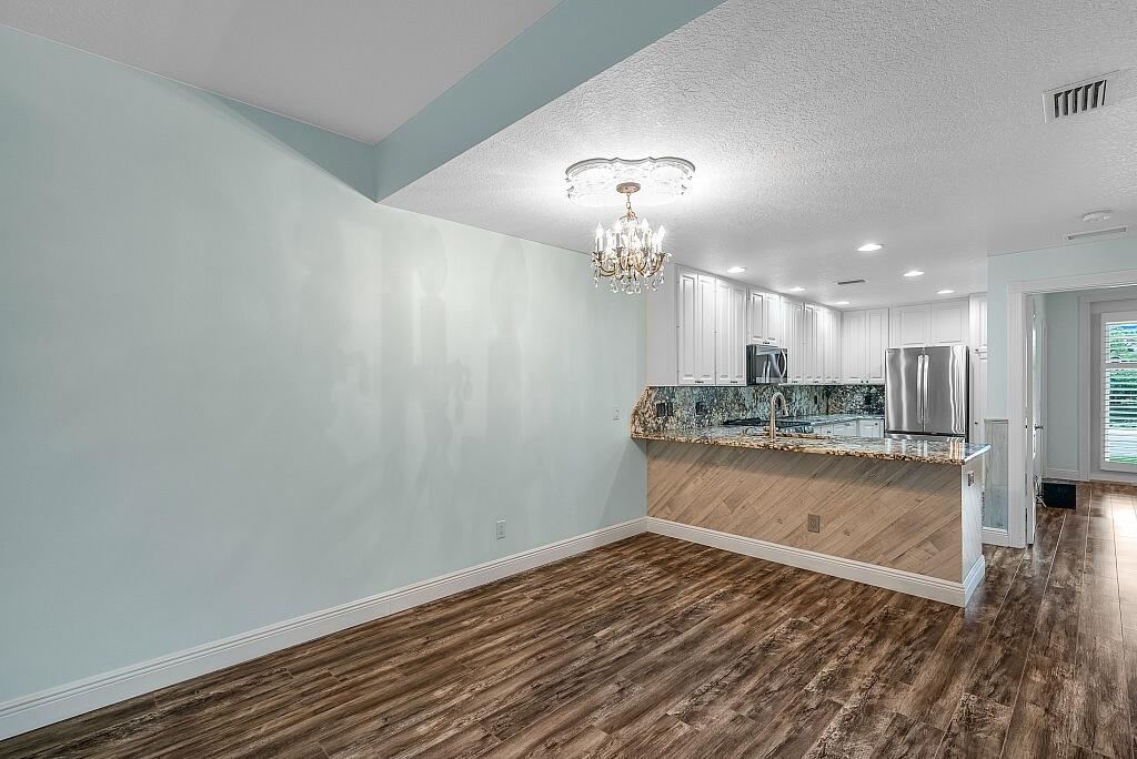 147 Rivinia Drive Jupiter, FL 33458 - Photo 21 of 49 147-Rivinia-Dr-021-1024
