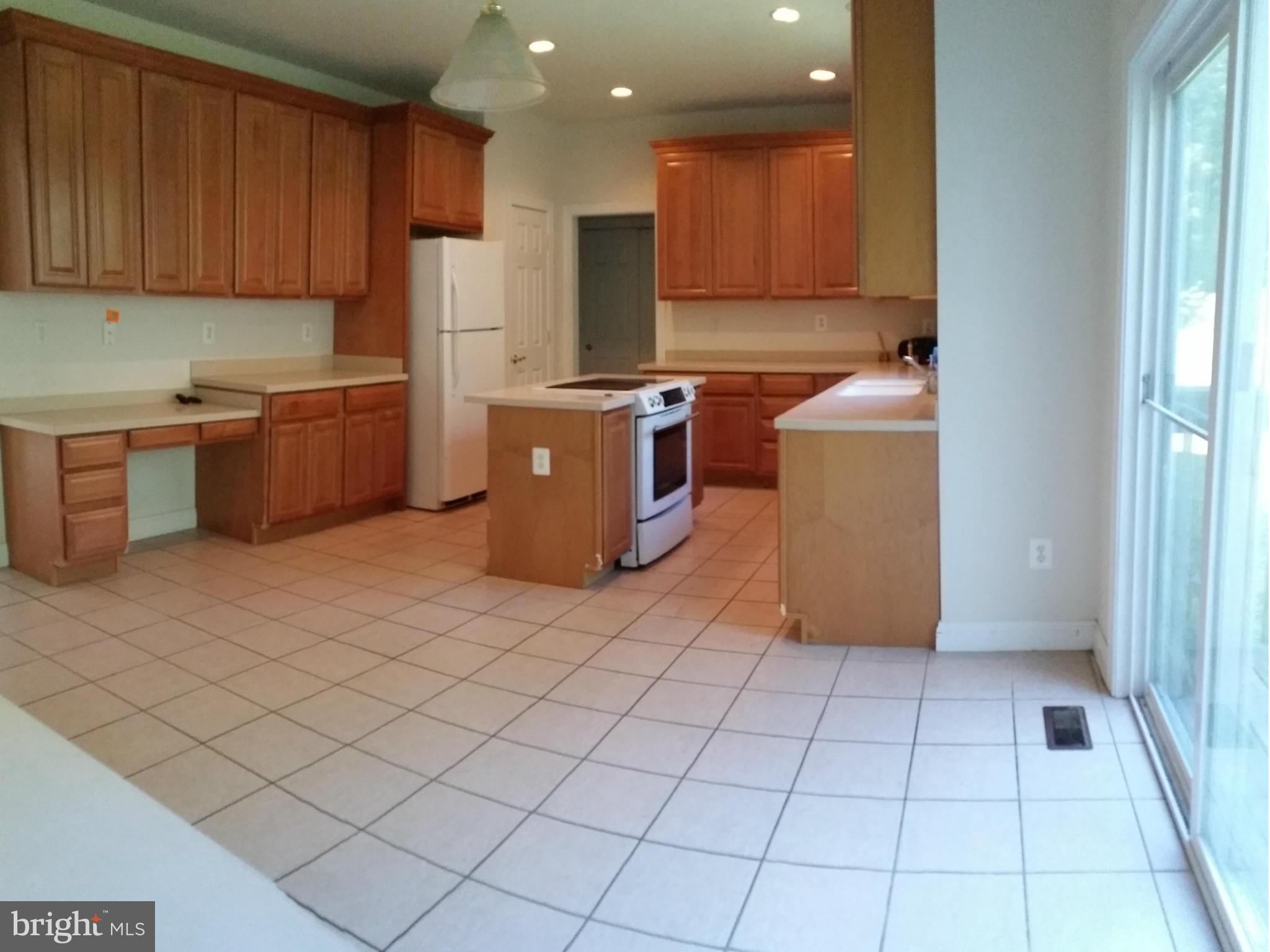 404 Broadneck Road Annapolis, MD 21409 - Photo 7 of 28 Kitchen