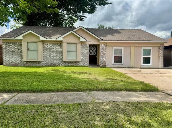 $1,700 | 2521 English Colony Drive, Laplace, LA 70068