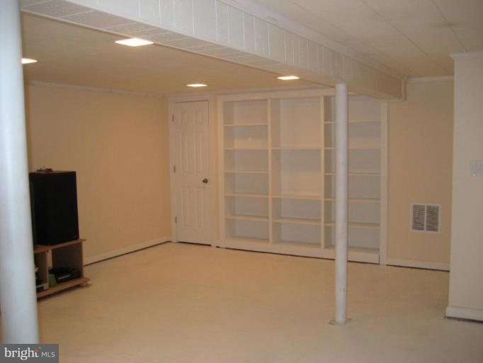 709 Stone Barn Road Towson, MD 21286 - Photo 15 of 23 LL/Family w/ Built-in-bookcase
