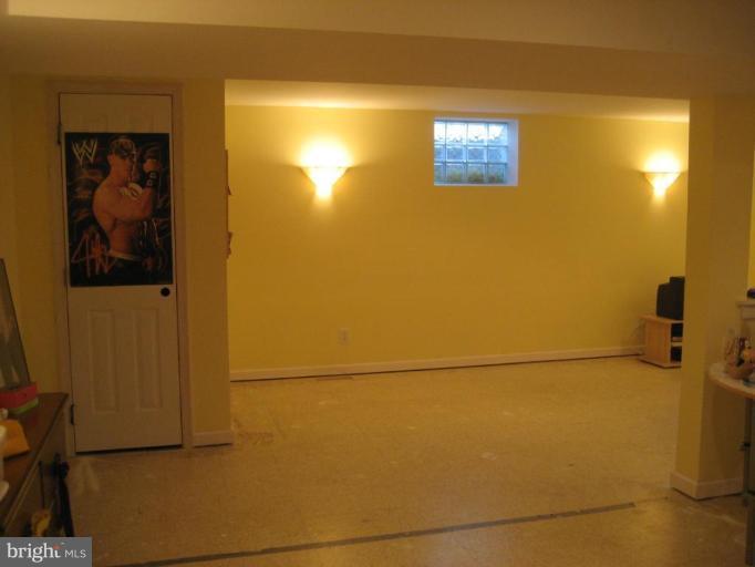 709 Stone Barn Road Towson, MD 21286 - Photo 16 of 23 LL Large Bedroom