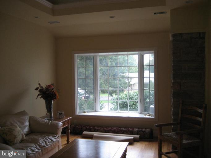 709 Stone Barn Road Towson, MD 21286 - Photo 8 of 23 Family Room w/Tray Ceiling