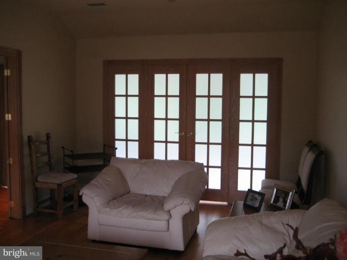 709 Stone Barn Road Towson, MD 21286 - Photo 9 of 23 Family Room
