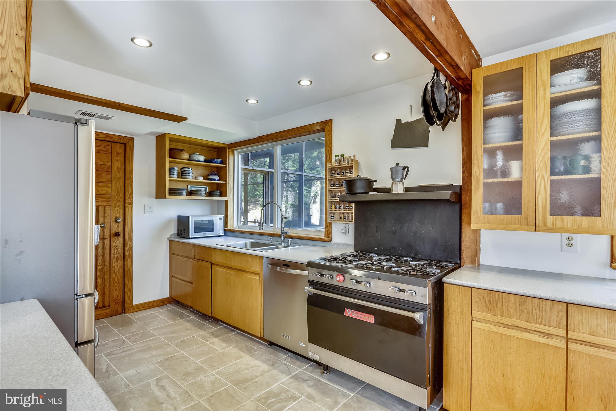 6840 Steamboat Landing Road Accokeek, MD 20607 - Photo 23 of 66 Kitchen with commercial Vulcan stove