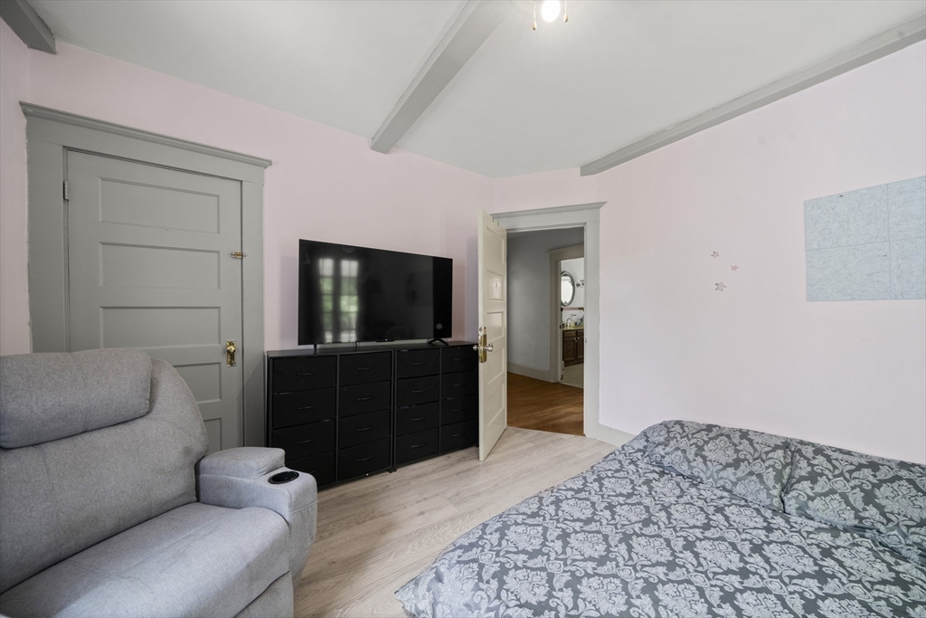 363 White Street Springfield, MA 01108 - Photo 18 of 35