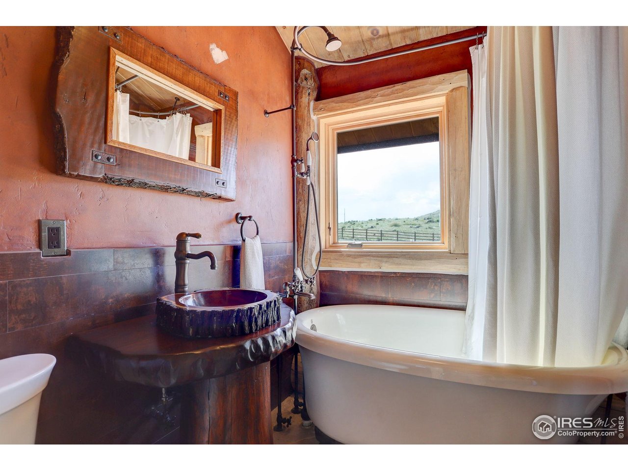 9126 Gold Mine Road Fort Collins, CO 80526 - Photo 20 of 40 a bathroom with a granite countertop sink a toilet and bathtub