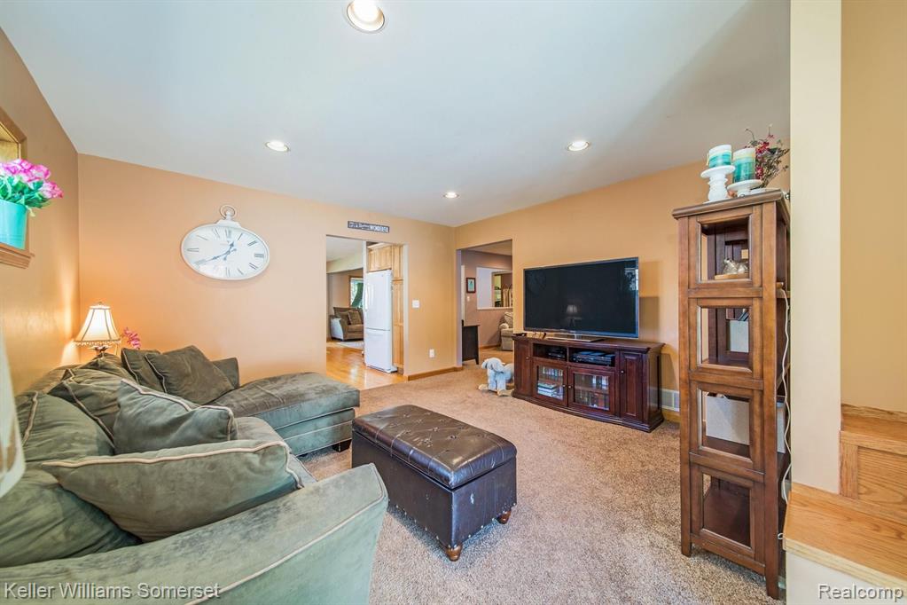 4003 Kent Road Royal Oak, MI 48073 - Photo 20 of 34