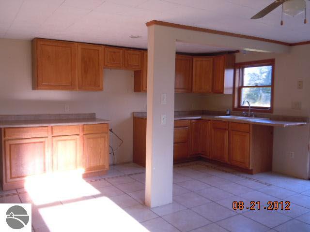 4685 West Berry Road Sterling, MI 48659 - Photo 8 of 16 1750604-7.JPG
