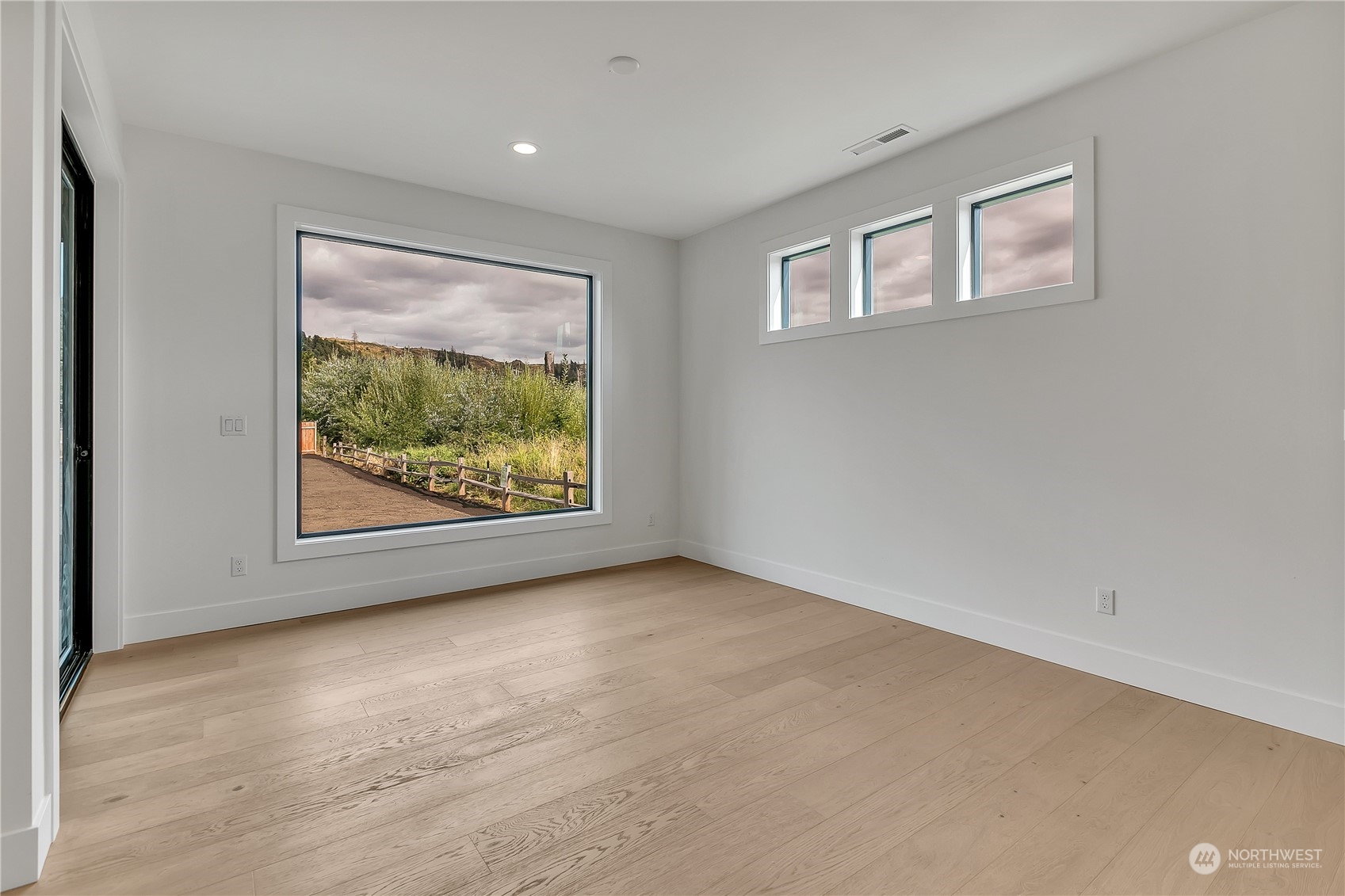 5425 Parker Road East Sumner, WA 98390 - Photo 15 of 40 a view of an empty room with a window