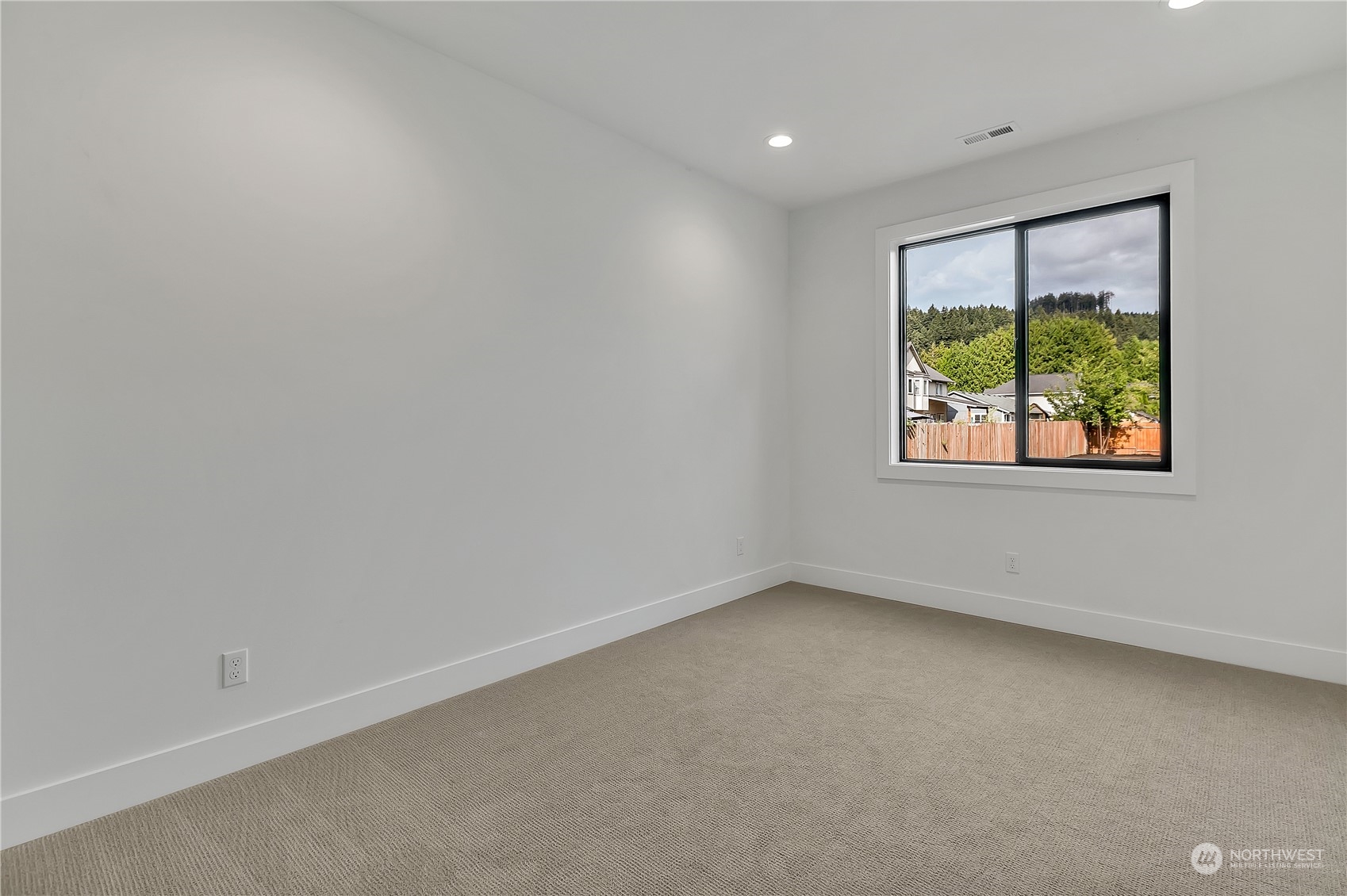 5425 Parker Road East Sumner, WA 98390 - Photo 22 of 40 an empty room with a window