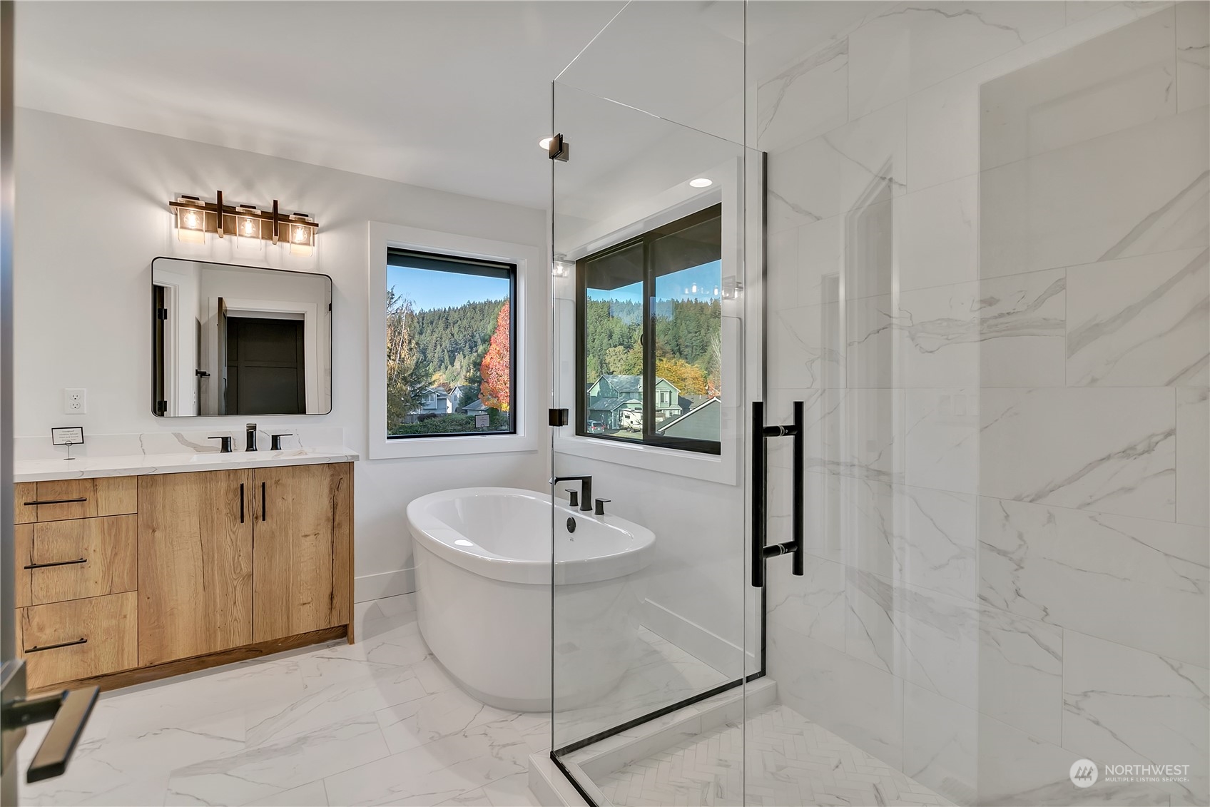 5425 Parker Road East Sumner, WA 98390 - Photo 28 of 40 a spacious bathroom with a sink and a mirror