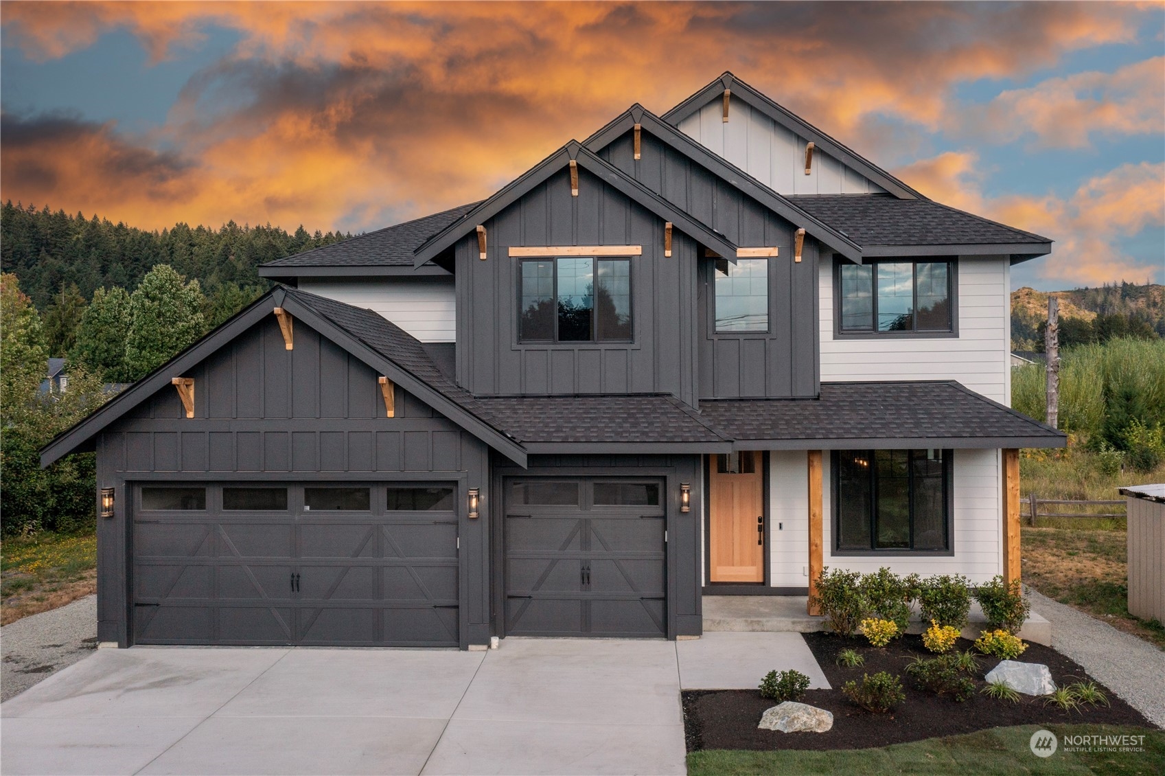 5425 Parker Road East Sumner, WA 98390 - Photo 3 of 40 a front view of a house with a garden