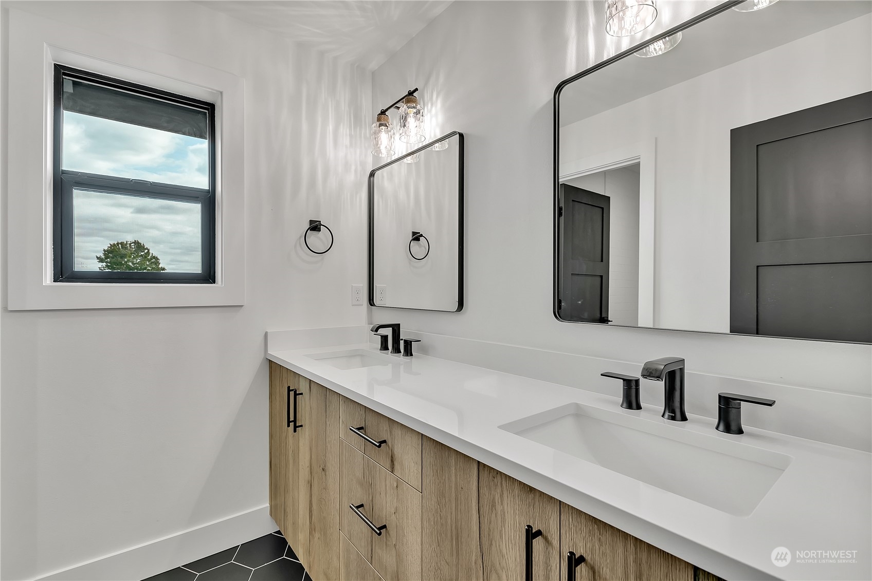 5425 Parker Road East Sumner, WA 98390 - Photo 33 of 40 a bathroom with a sink and a mirror