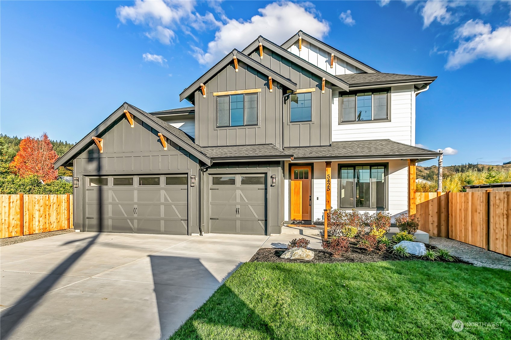 5425 Parker Road East Sumner, WA 98390 - Photo 5 of 40 a front view of a house with a yard and porch