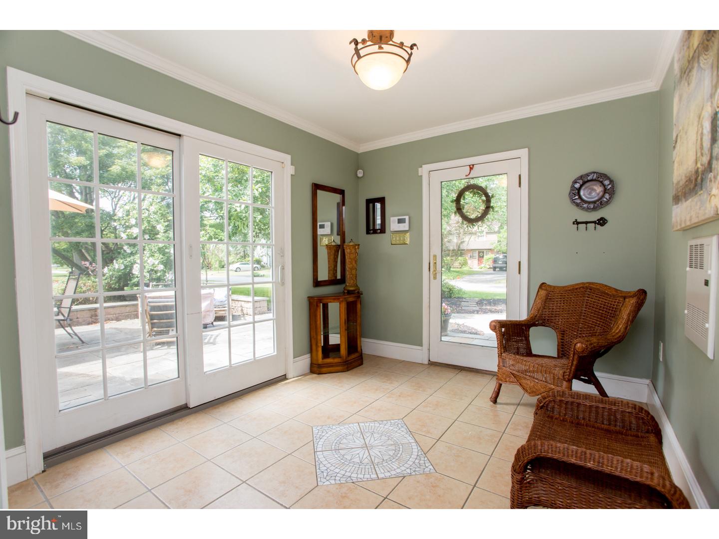 28 Medbury Road Wallingford, PA 19086 - Photo 3 of 25 Foyer