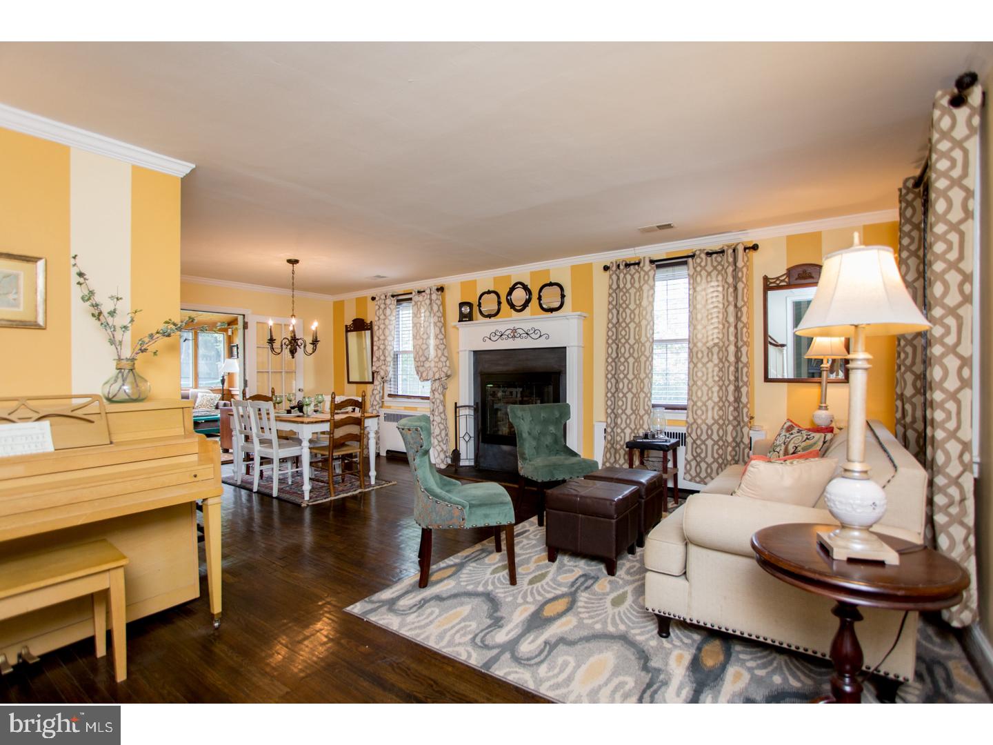 28 Medbury Road Wallingford, PA 19086 - Photo 5 of 25 Living Room