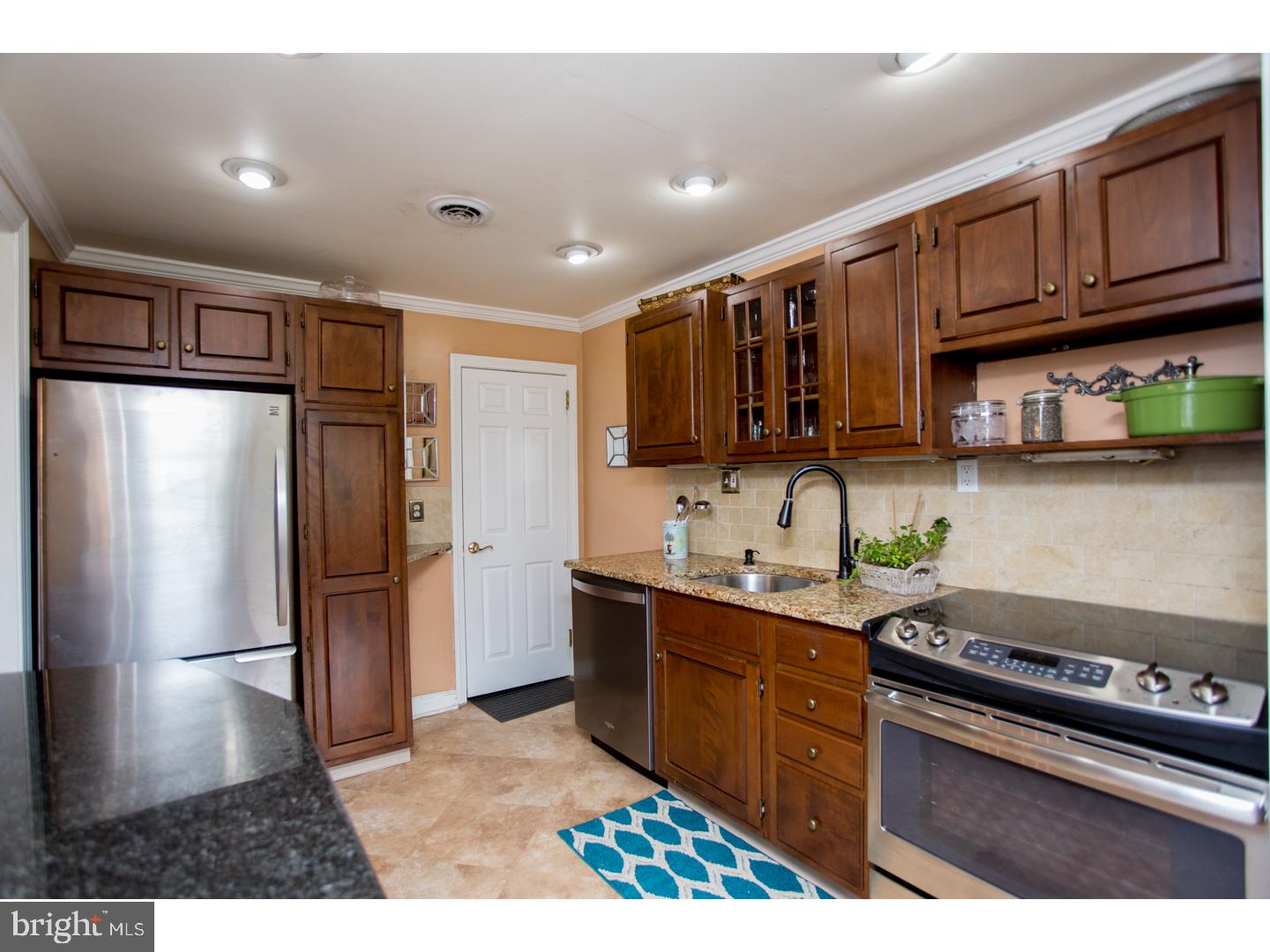 28 Medbury Road Wallingford, PA 19086 - Photo 8 of 25 Kitchen