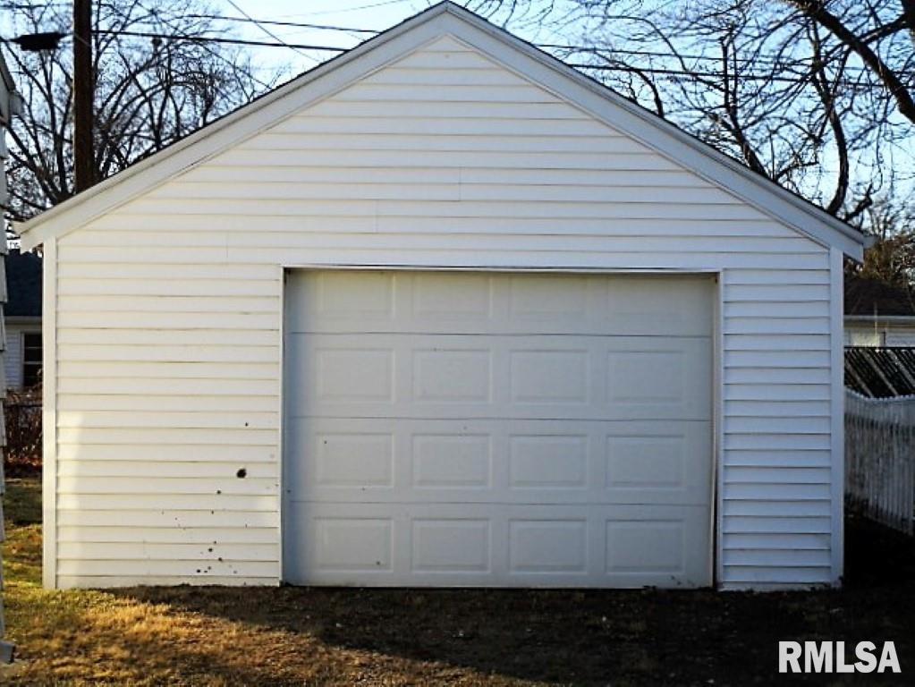 3013 North Mission Road Peoria, IL 61604 - Photo 3 of 12 Gallery Image 3