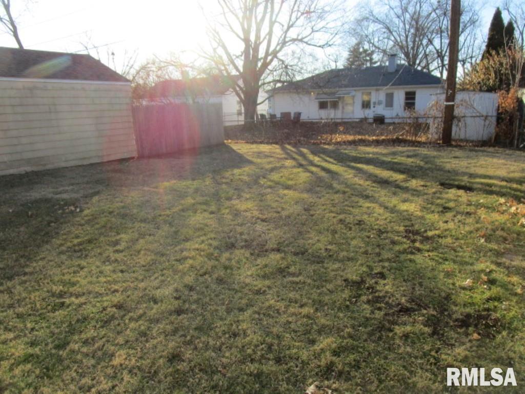 3013 North Mission Road Peoria, IL 61604 - Photo 4 of 12 Gallery Image 4