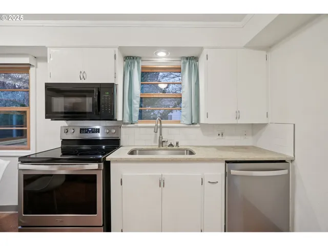 $649,990 | 3286 Northeast Holman Street, Portland, OR 97211