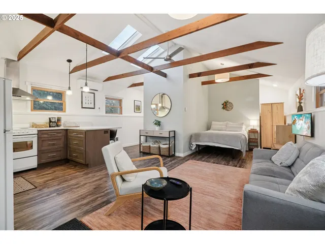 $649,990 | 3286 Northeast Holman Street, Portland, OR 97211