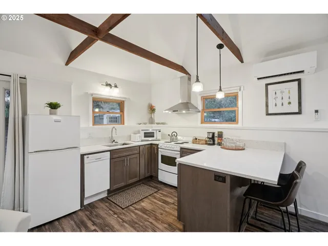 $649,990 | 3286 Northeast Holman Street, Portland, OR 97211